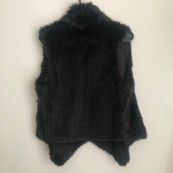 Black Faux Fur Vest | EXPRESS - Picture 6 of 6